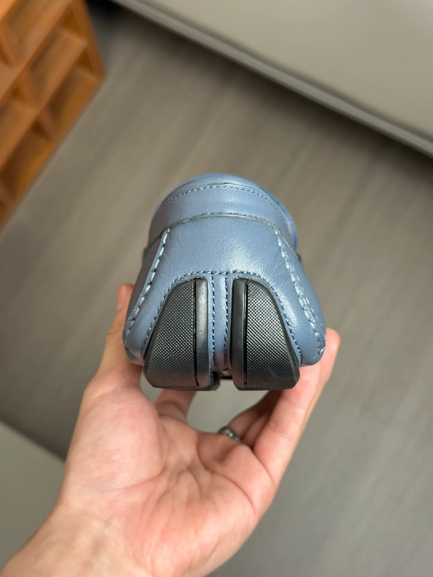 Batch 840, original order quality, new counter model, Ferragamo handmade men's driving shoes, bean shoes, slip-on shoes, lazy shoes, exquisite hand-stitching, workmanship details comparable to counters, original rubber outsole, imported cowhide from Italy, pressed water corrugated water-dyed cowhide lining, 39-44 large quantities in stock (38, 45 custom-made, non-refundable)